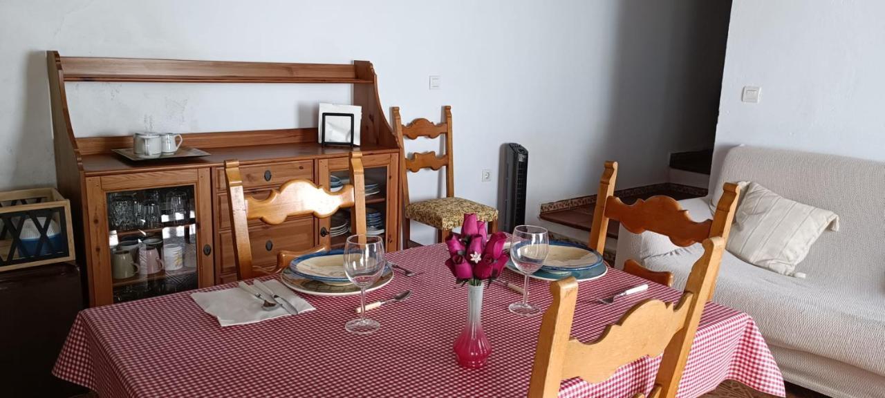 Acogedora Casa De Pueblo Con Piscina Villa Fuenteheridos Luaran gambar